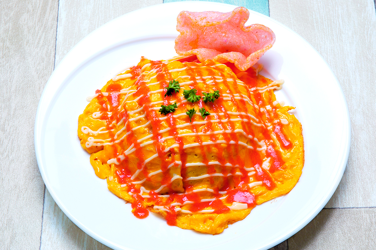 Blauw ランチ たむらさんの卵を使ったオムライスプレート